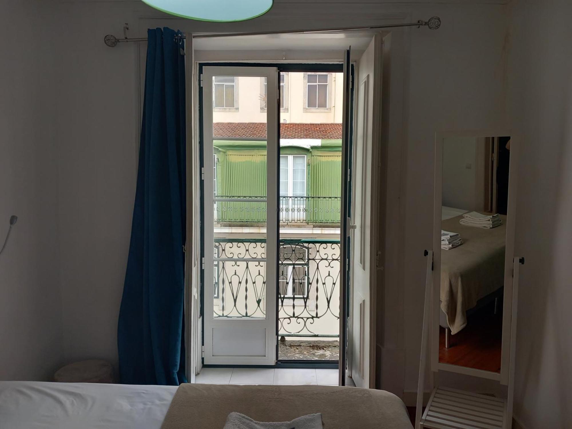 Charm Discovery 165 Lisbon Bagian luar foto