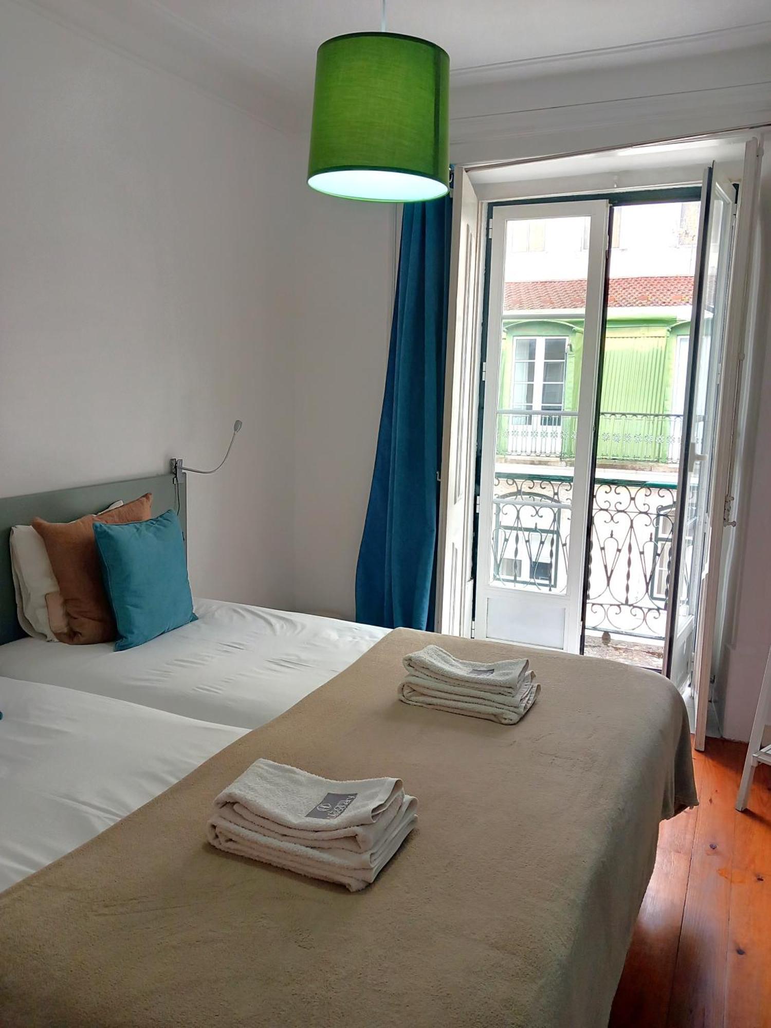 Charm Discovery 165 Lisbon Bagian luar foto